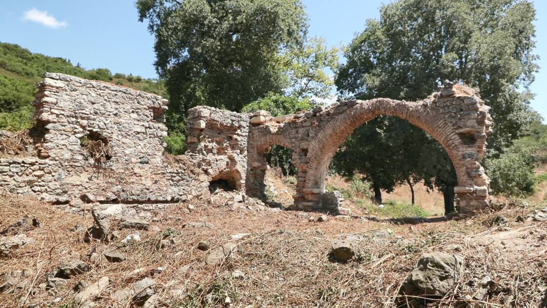 Cebeci Köyü'nde Defineci Krizi: Koruma Çabaları Yetersiz Kalıyor 2